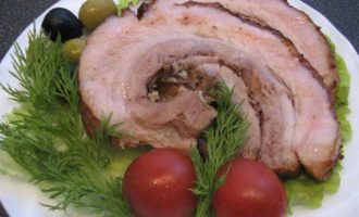 Мясной рулет из свиной прослойки