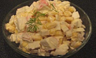 Классический салат из крабовых палочек