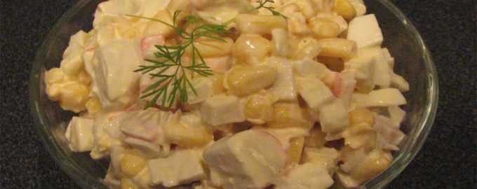 Классический салат из крабовых палочек