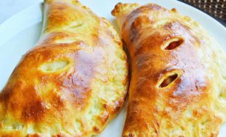Кальцоне с индейкой и овощами
