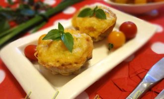 Рулладини с сыром и помидорами черри