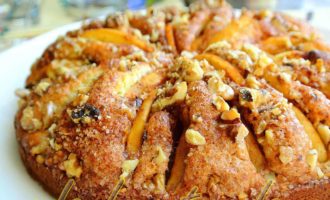 Яблочный пирог с орехами