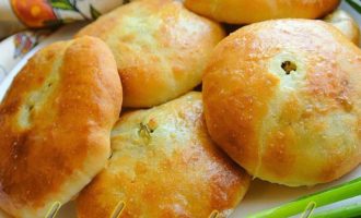 Пирожки с сыром сулугуни, творогом и зеленью