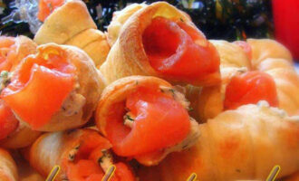 Закуска с семгой Козьи рожки