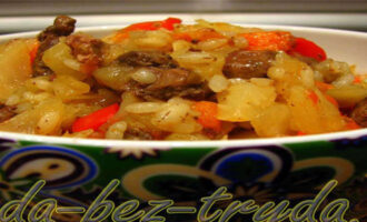 Тушеная капуста с куриной печенью