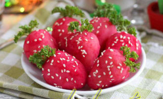 Закуска клубничка